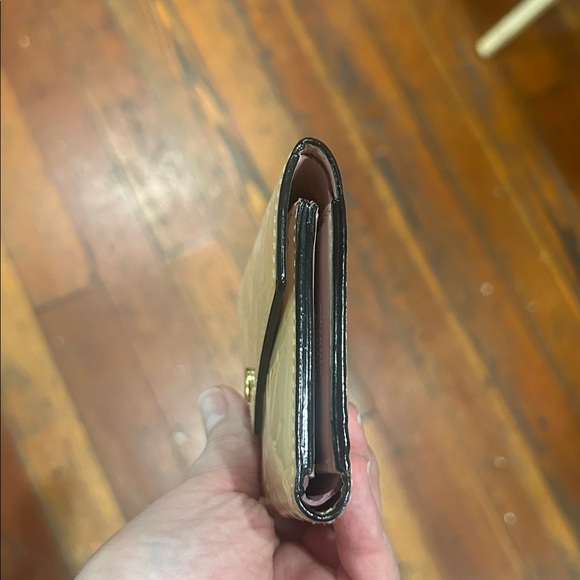 Louis Vuitton Tri-fold Wallet Vernis Portefeuille
Victorine Rose Ballerıne - Picture 3 of 16